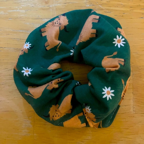 Scrunchie handmade 🧵 - Picture 1 of 2